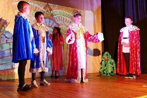 Детските театрални състави на СУ ,,Проф.д-р Асен Златаров се завърнаха с награди от фестивала ,,Сцена край морето”